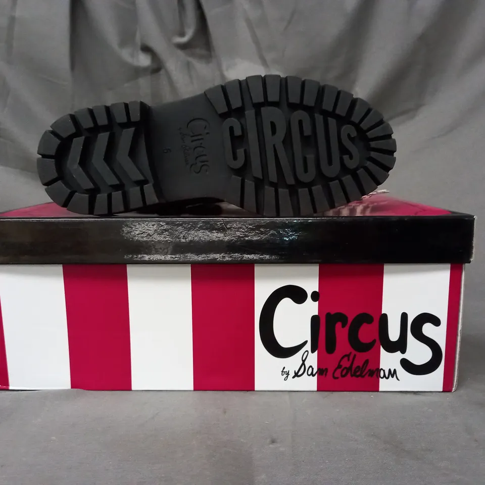 BOXED PAIR OF CIRCUS GRETCHEN LEATHER ANKLE BOOTS IN GREY/DARK SIZE 5