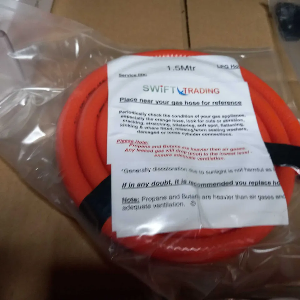 LOT OF APPROX 10 ASSORTED HOUSEHOLD/DIY ITEMS TO INCLUDE: LARGE HINGE/BRACKETS, BOXED LED STRIP LIGHTS, LARGE DRILL BIT