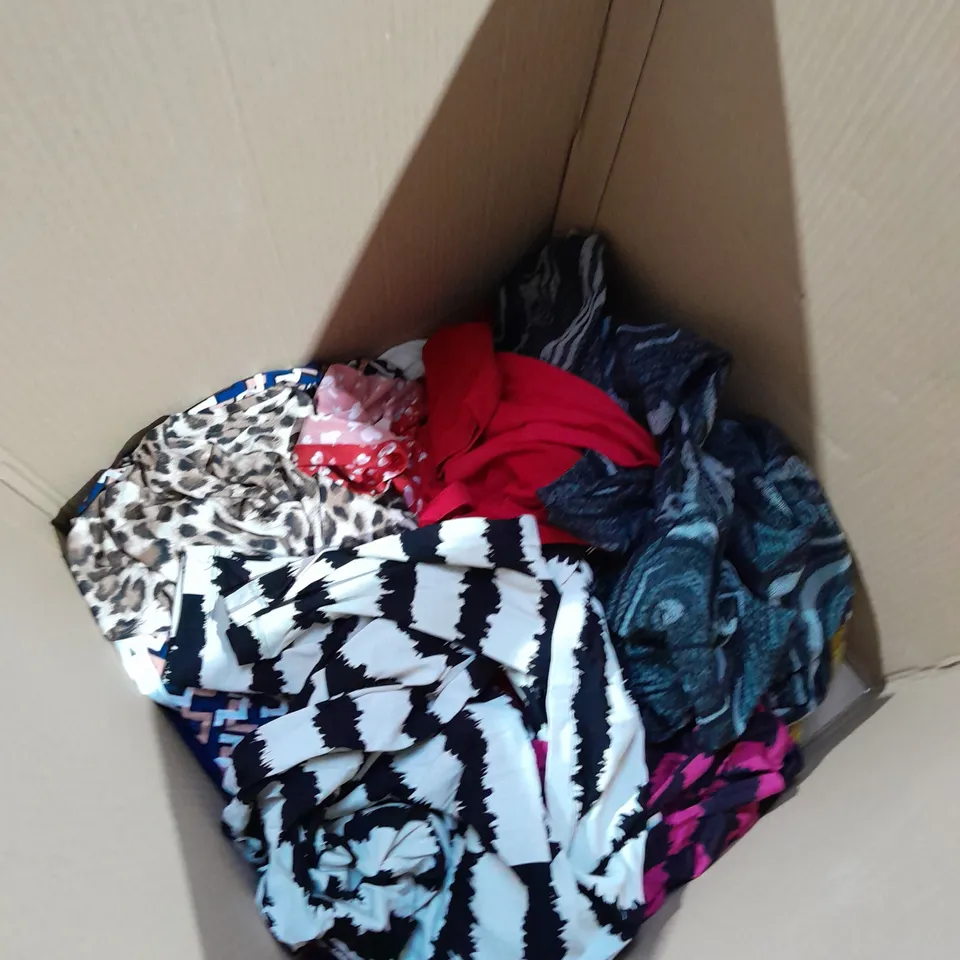 BOX OF APPROXIMATELY 10 CLOTHING ITEMS TO INCLUDE JUMPERS, DRESSES, T-SHIRTS ETC