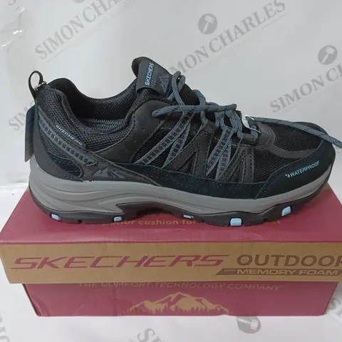 BOXED PAIR OF SKECHERS TREGO WATERPROOF HIKING BOOTS IN BLACK - SIZE 5