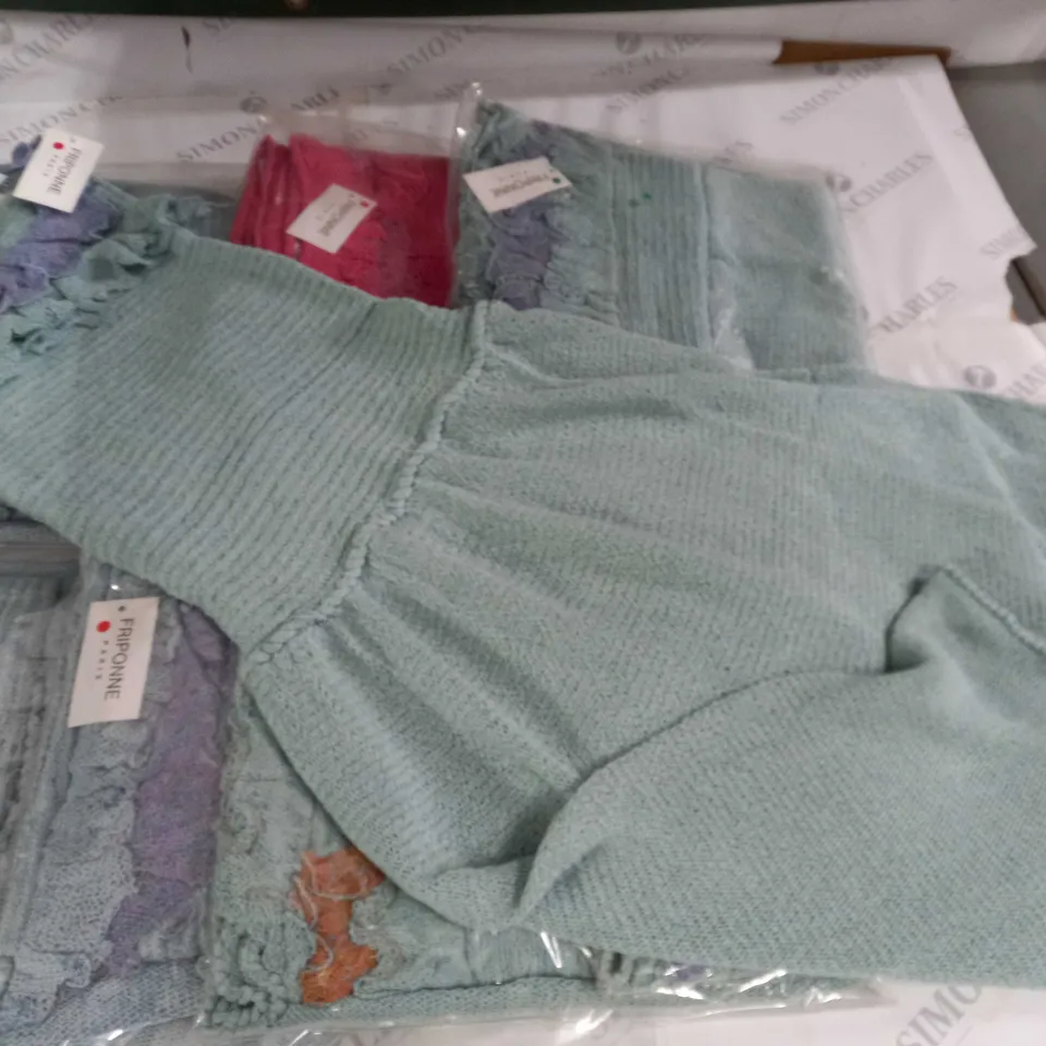 LOT OF 8 ASSORTED KNITWEAR CLOTHING ITEMS - VARIOUS SIZES