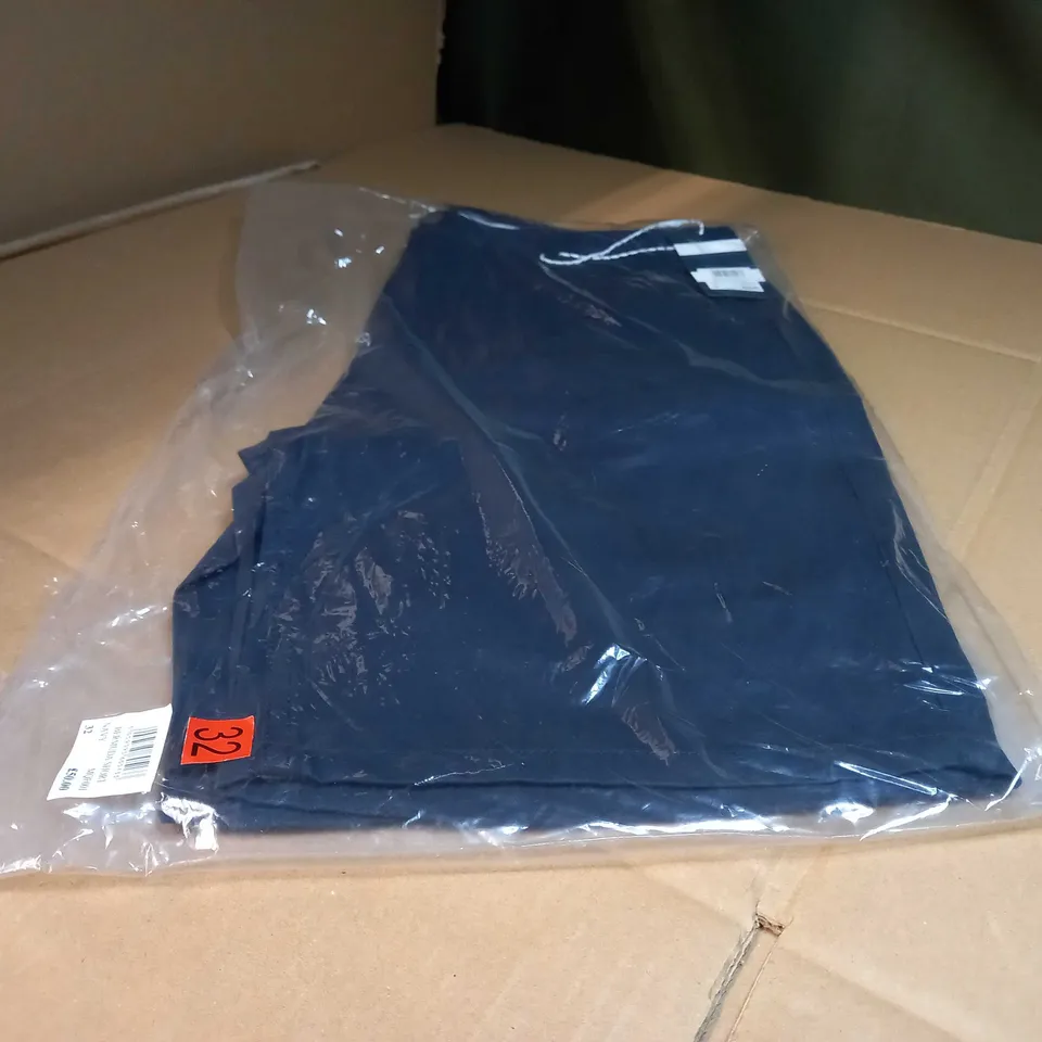 PACKAGED CREW CLOTHING COMPANY NAVY BERMUDA SHORTS - SIZE W32