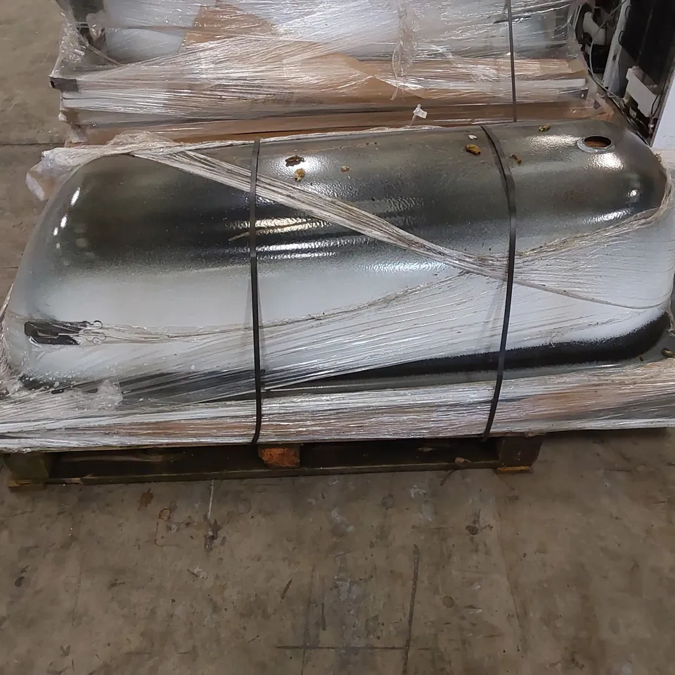 PALLET TO CONTAIN APPROXIMATELY 2 BATHS