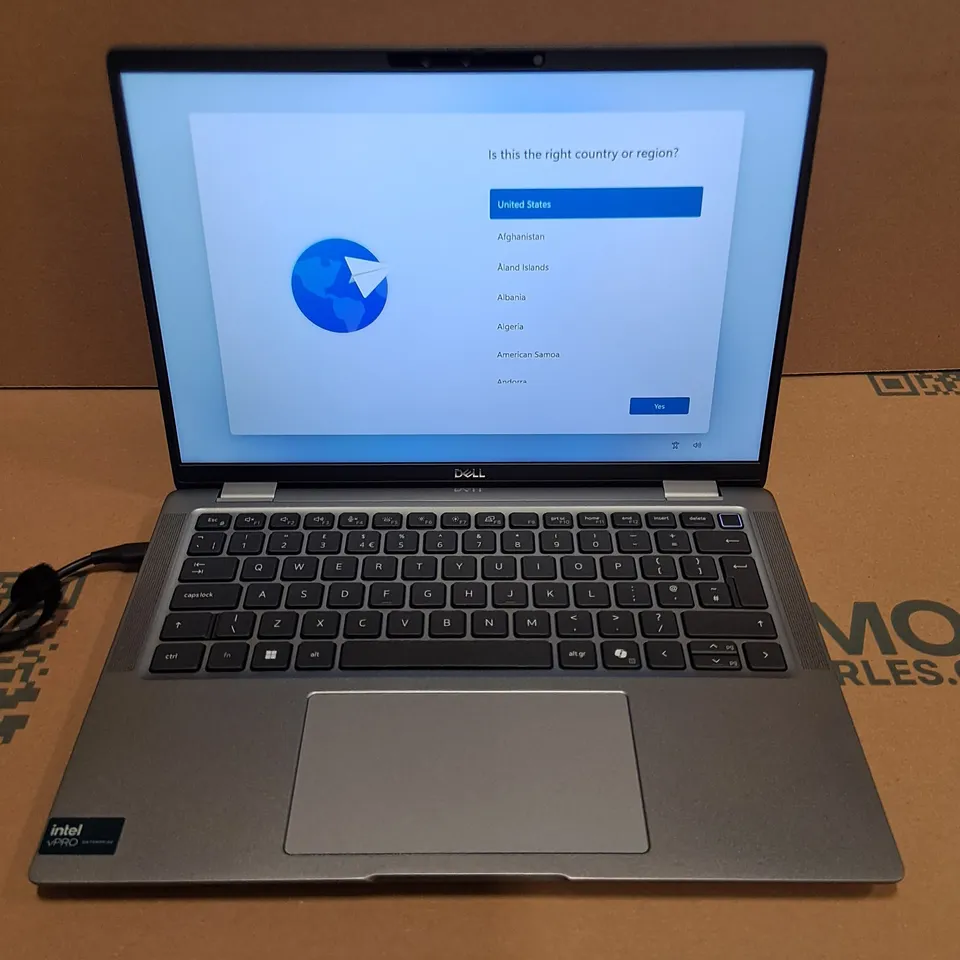 UNBOXED DELL LATITUDE 7450 INTEL VPRO LAPTOP IN SILVER - P174G
