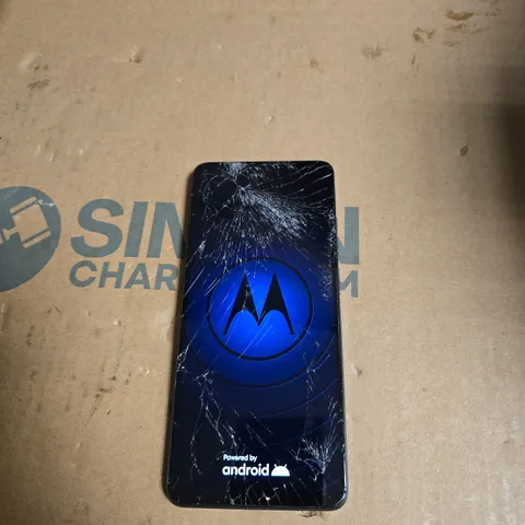 MOTOROLA SMARTPHONE – BLUE, DUAL CAMERAS, CRACKED SCREEN