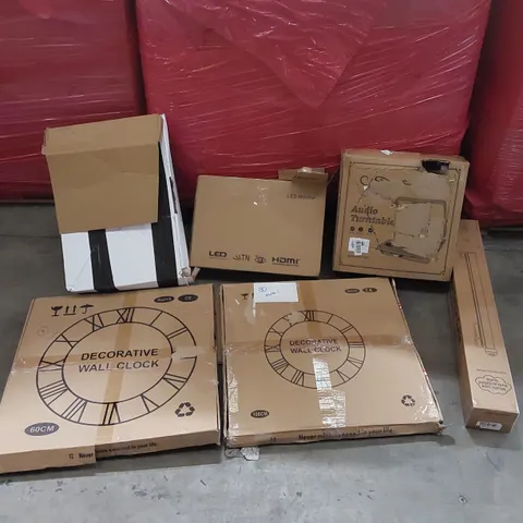 PALLET OF ASSORTED ITEMS INCLUDING: AUDIO TURNTABLE, DECORATIVE WALL CLOCKS, LED MONITOR, RETRACTABLE GATE, RUG ECT