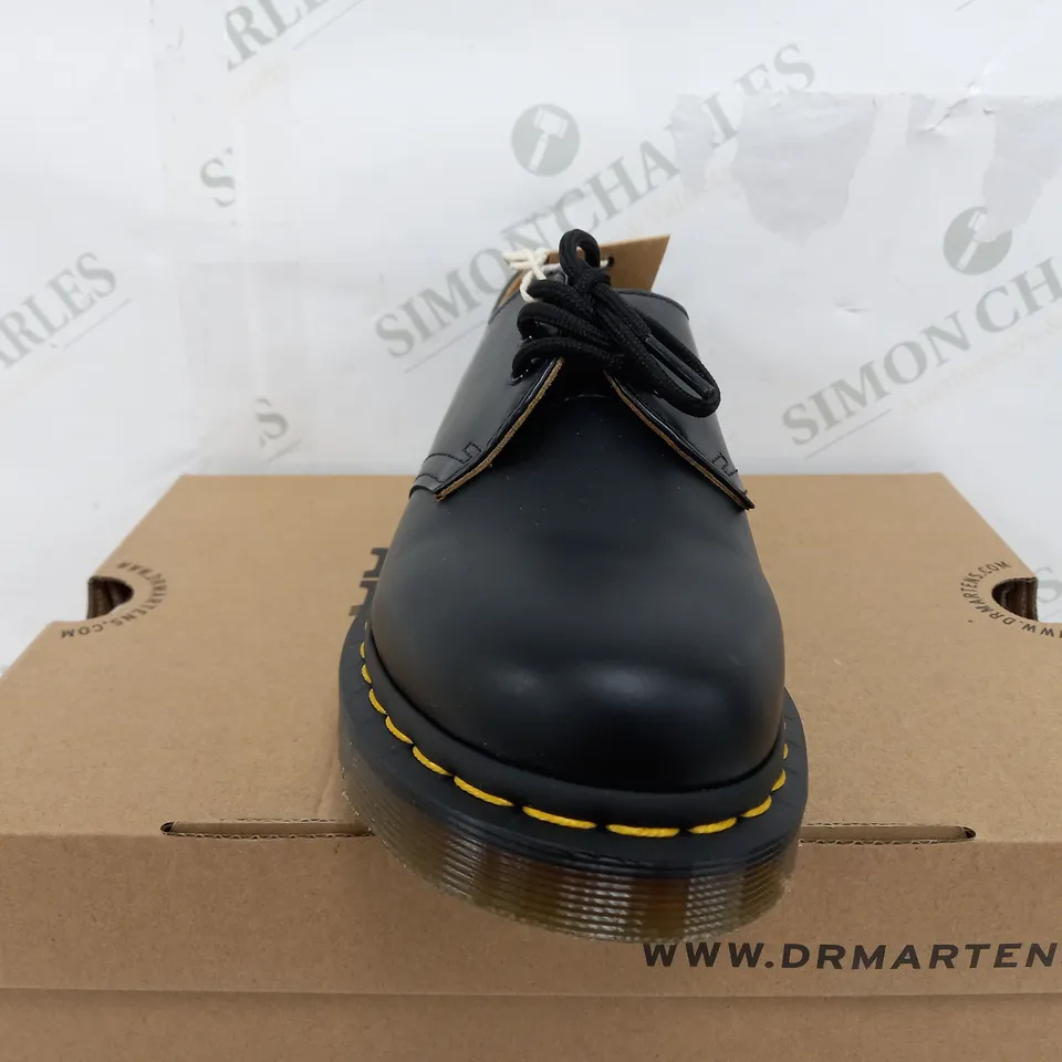 BOXED PAIR OF DR MARTENS PLATFORM SMOOTH BLACK SHOES - UK 4
