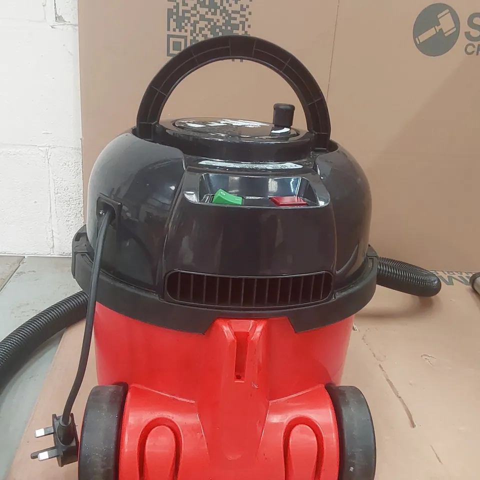 HENRY HVX200-11 VACUUM CLEANER 