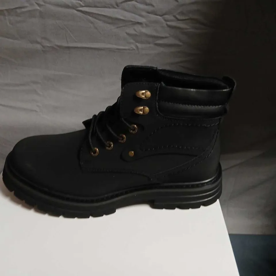 CONZURI MEN'S BLACK LEATHER BOOTS, UK 12 (US 13, EUR 47) – PAIR