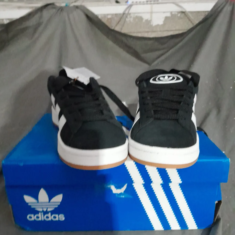 BOXED ADIDAS UNISEX CAMPUS TRAINERS SIZE 5.5