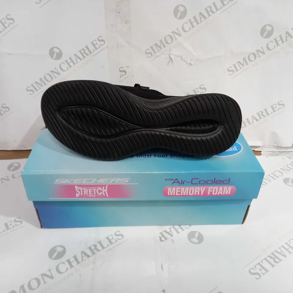 BOXED PAIR OF SKECHERS STRETCH FIT ULTRA FLEX 3.0 SHOES BLACK UK SIZE 6