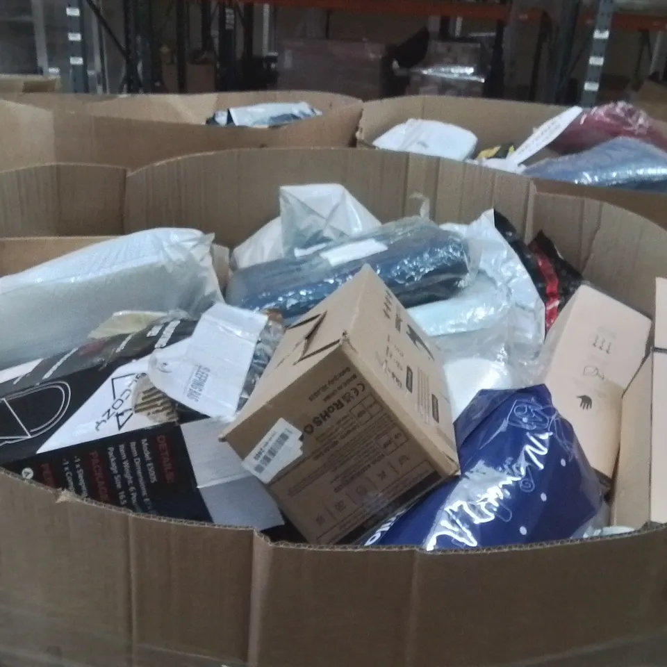 PALLET TO CONTAIN A LARGE QUANTITY OF PILLOWS