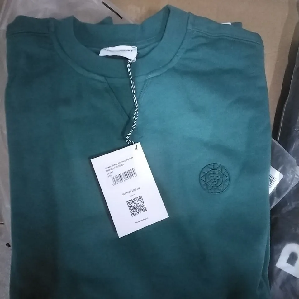 BOX OF MIXED ASSORTMENT OF BRAND NEW BRASS MONKEY CLOTHING ITEMS INCLUDING - SWEATS - MIXED SIZES - APPROXIMATELY X20 ITEMS