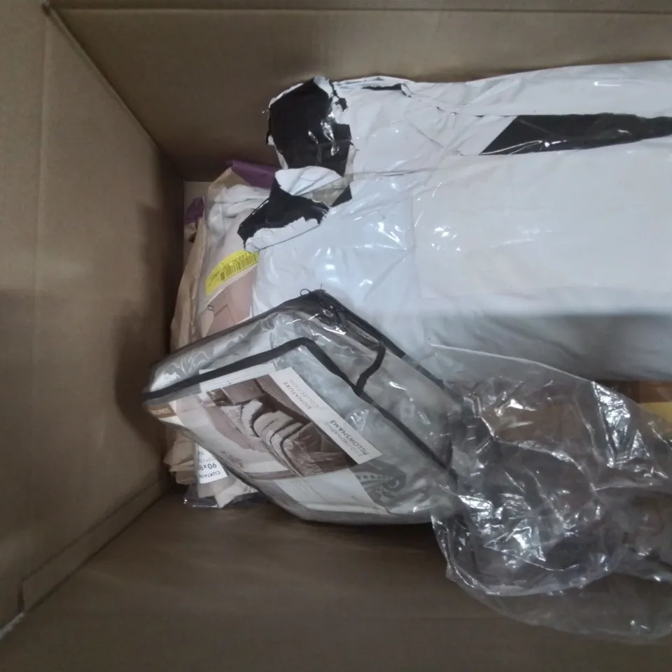 BOX OF APPROXIMATELY 10 ASSORTED ITEMS TO INCLUDE- PANDA BAMBOO MATTRESS PROTECTOR , CATHERINE LANSFIELD PILLOWSHAMS , CATHERINE LANSFIELD DOUBLE FITTED SHEET ETC
