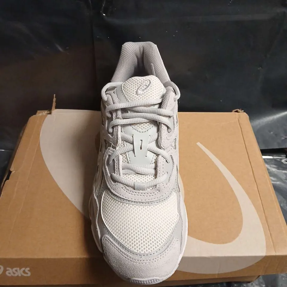 BOXED PAIR OF ASICS RUNNING SHOES – UK SIZE 7