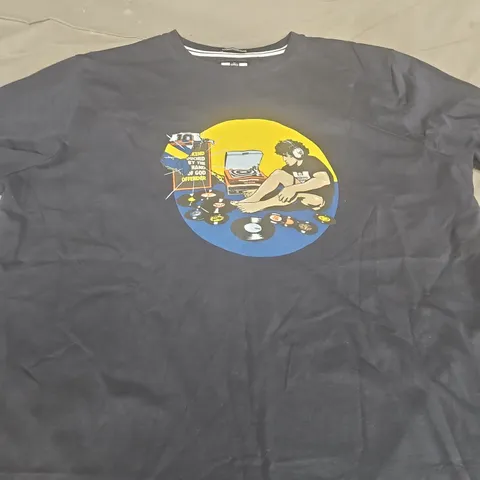 WEEKEND OFFENDER T-SHIRT – GRAPHIC CIRCLE PRINT XXL