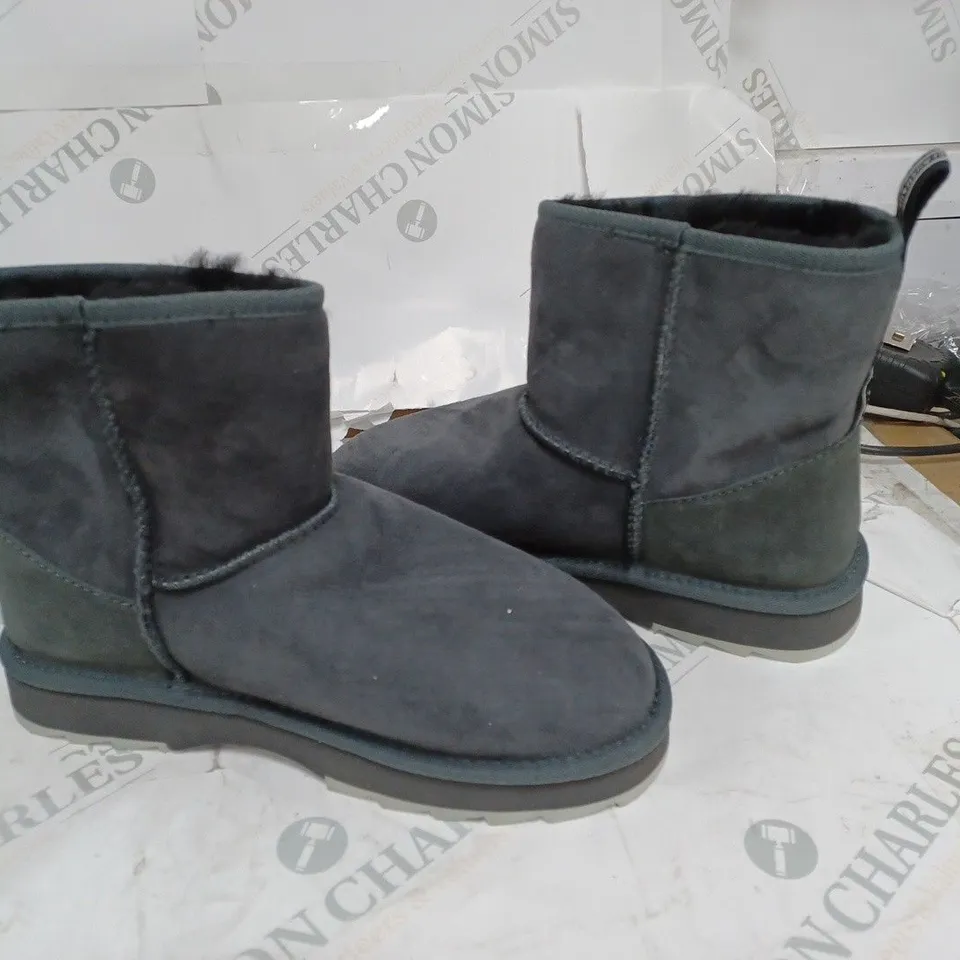 EMU AUSTRALIA FUR LINED BOOTS