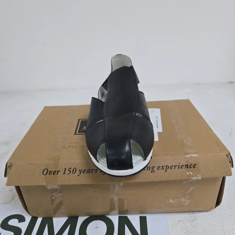 CUSHION WALK BLACK SHOE SIZE 8 BOXED
