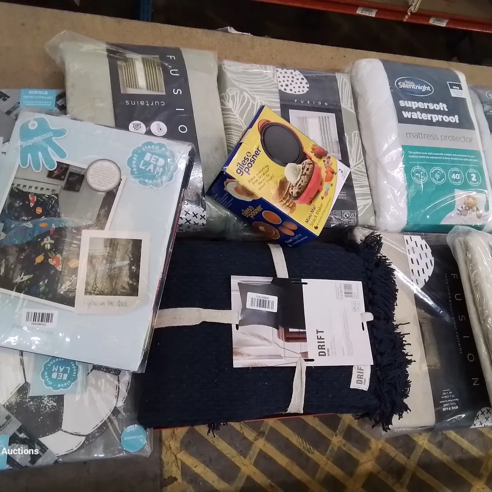 SELECTION OF APPROXIMATELY 10X QUALITY DESIGNER BRAND NEW CURTAINS AND HOUSEHOLD ITEMS (SIZES AND PATTERNS VARY)