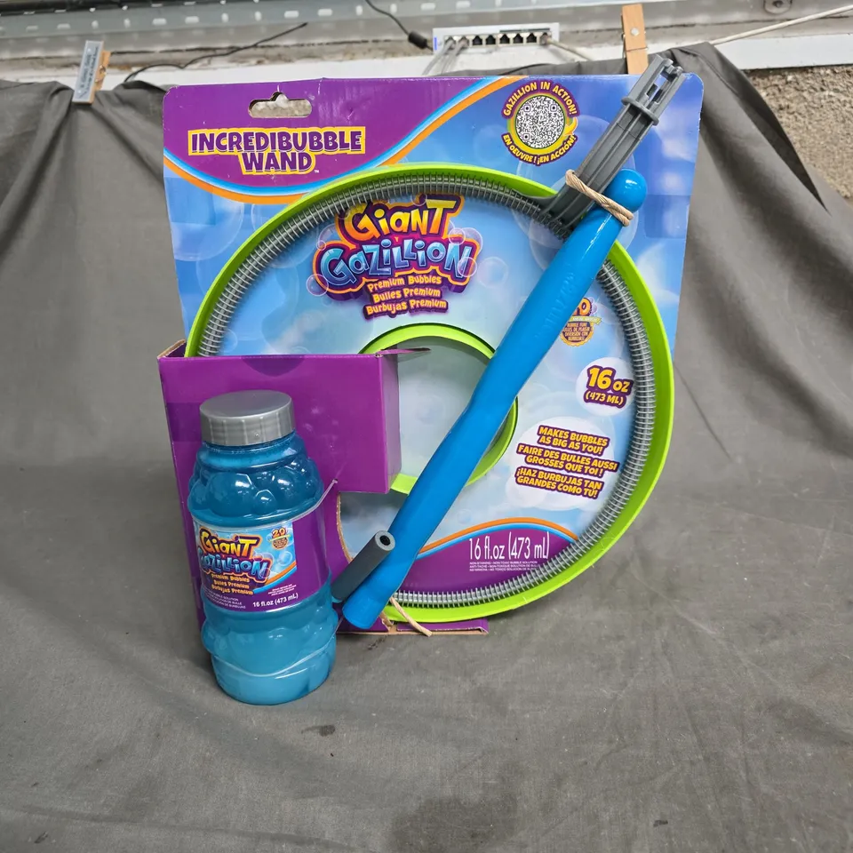 CAGE CONTAINING A LARGE QUANTITY OF KIDS TOYS AND GAMES TO INCLUDE INCREDIBUBBLE WAND, HAPELLO BABY AND BOOSTER SEAT DOLL, BLUEY GLOVE PUPPET, DYNAFORCE FRICTION TRUCK, WALKING/BARKING DOG TOY ETC