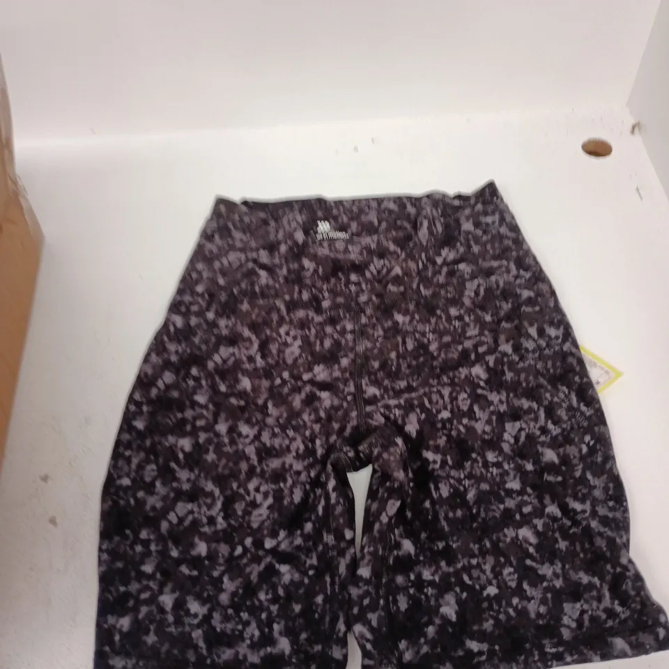 BOX OF APPROXIMATELY 12 ALL IN MOTION BLACK LEGGING SHORTS IN ASSORTED SIZES