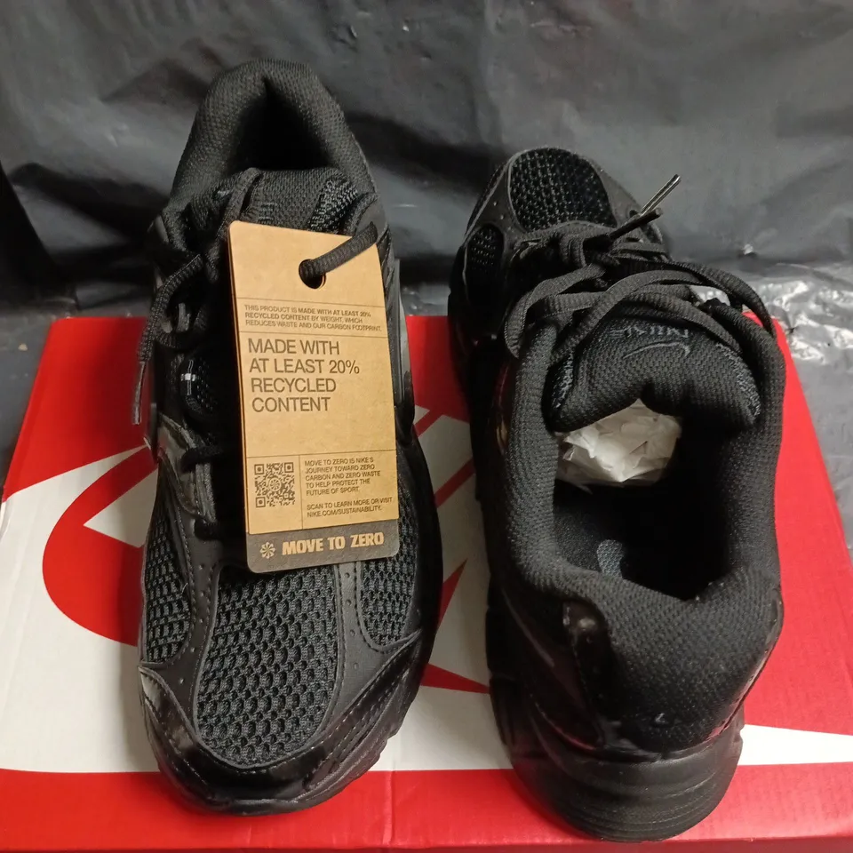 NIKE V5 RUNNING TRAINERS IN BLACK - UK 7