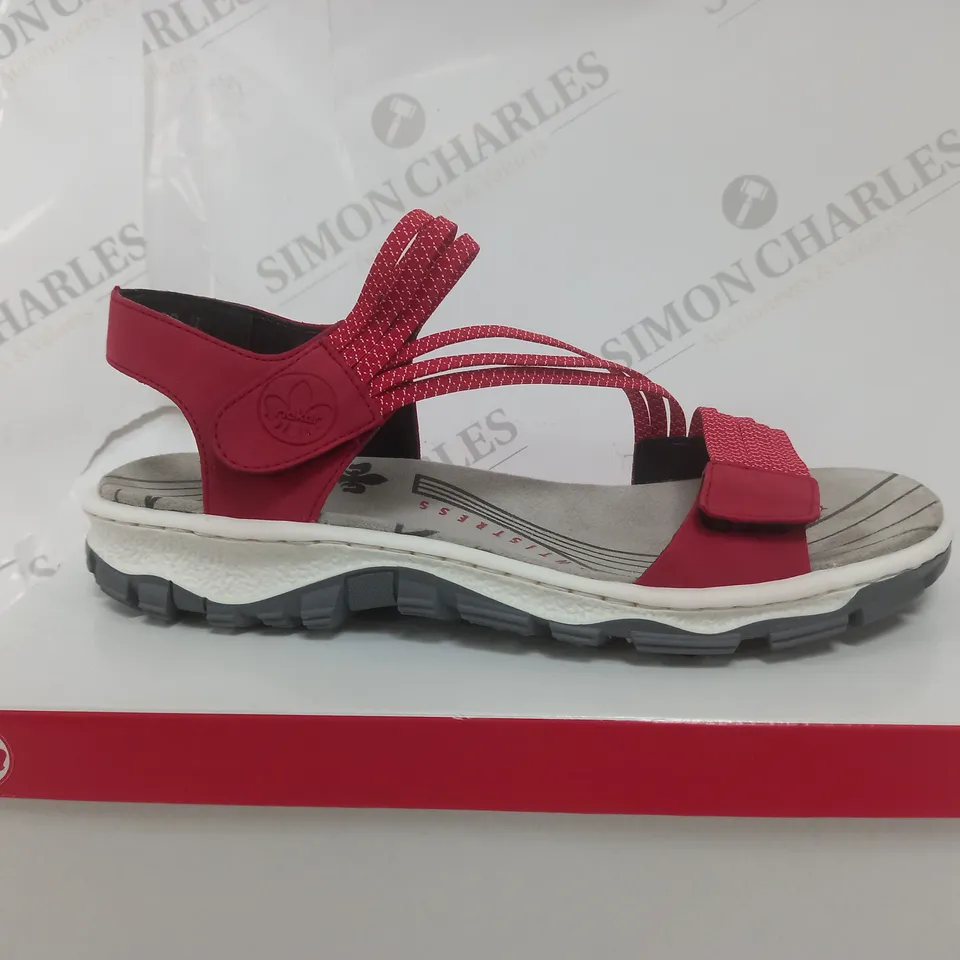 REIKER AITISTRESS VELCRO SANDALS IN RED - SIZE 7 1/2