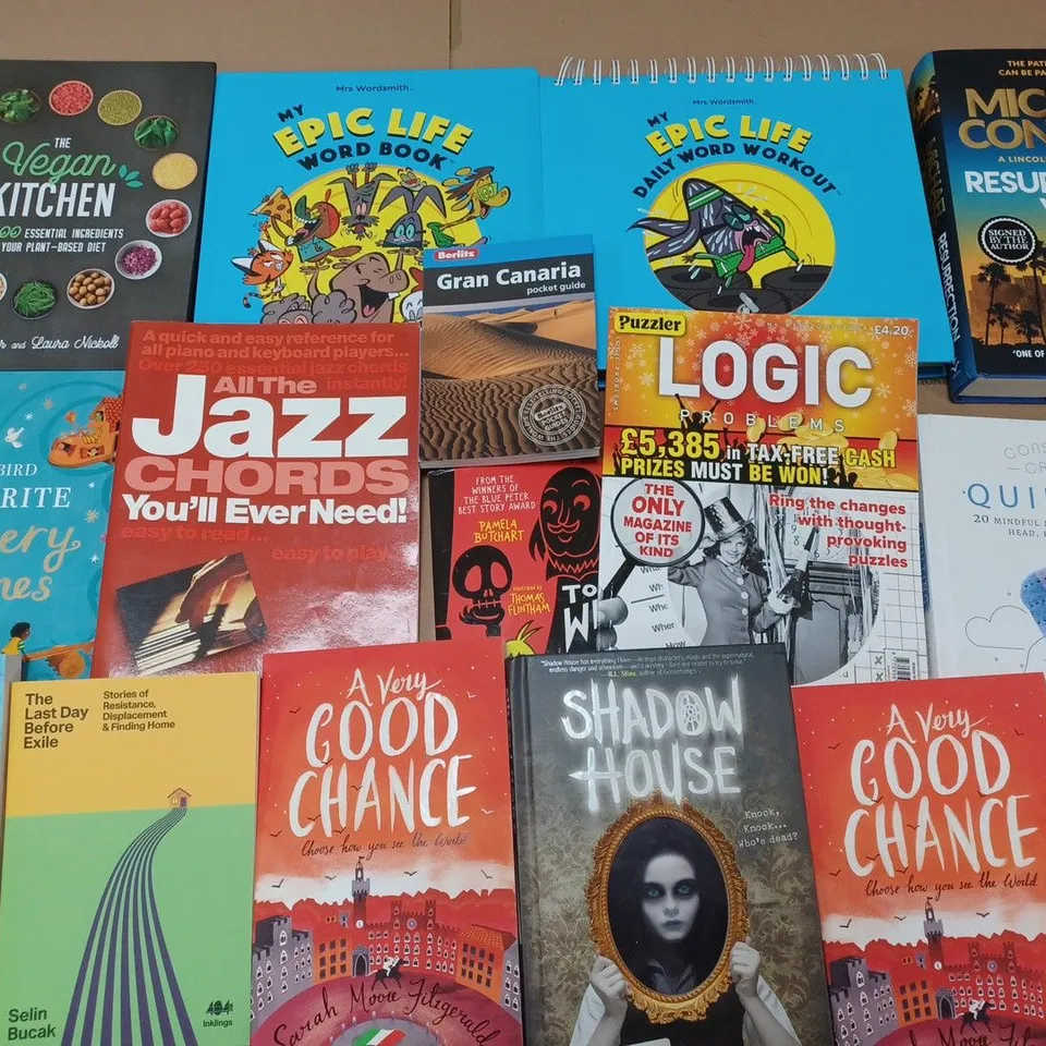 LARGE QUANTITY OF ASSORTED BOOKS TO INCLUDE SAVE JAMIE COOKBOOK, OCEAN ANATOMY AND DATA STRUCTURES IN PYTHON
