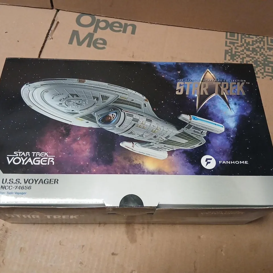 STAR TREK VOYAGER U.S.S. VOYAGER NCC-74656 MODEL SHIP – FANHOME, THE OFFICIAL STARSHIPS COLLECTION, BOXED