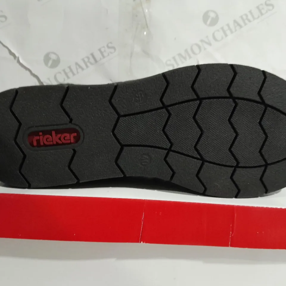 BOXED PAIR OF REIKLAND WEDGE FAUX FUR WINTER BOOT BLACK SIZE 6 1/2