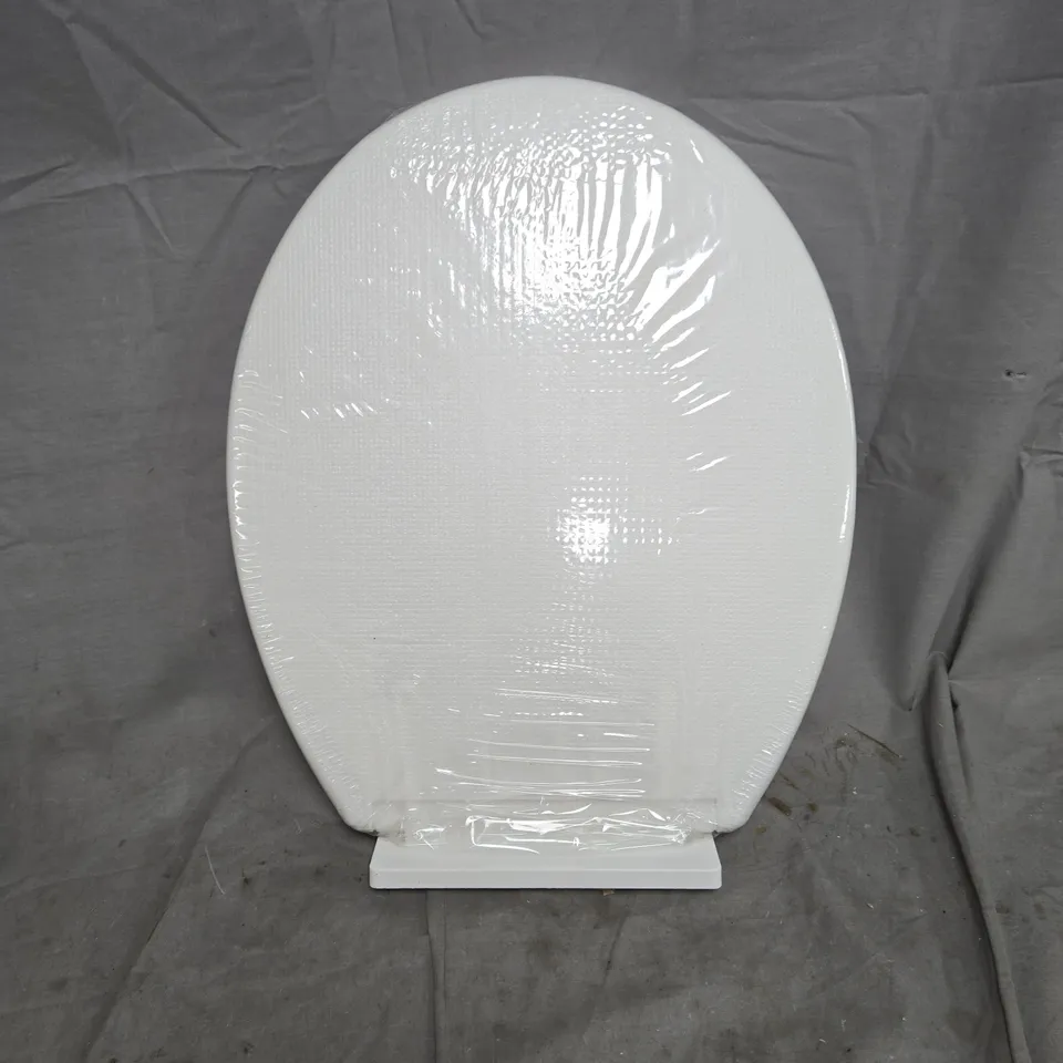 BRAM SOFT CLOSE TOILET SEAT – WHITE, BOXED