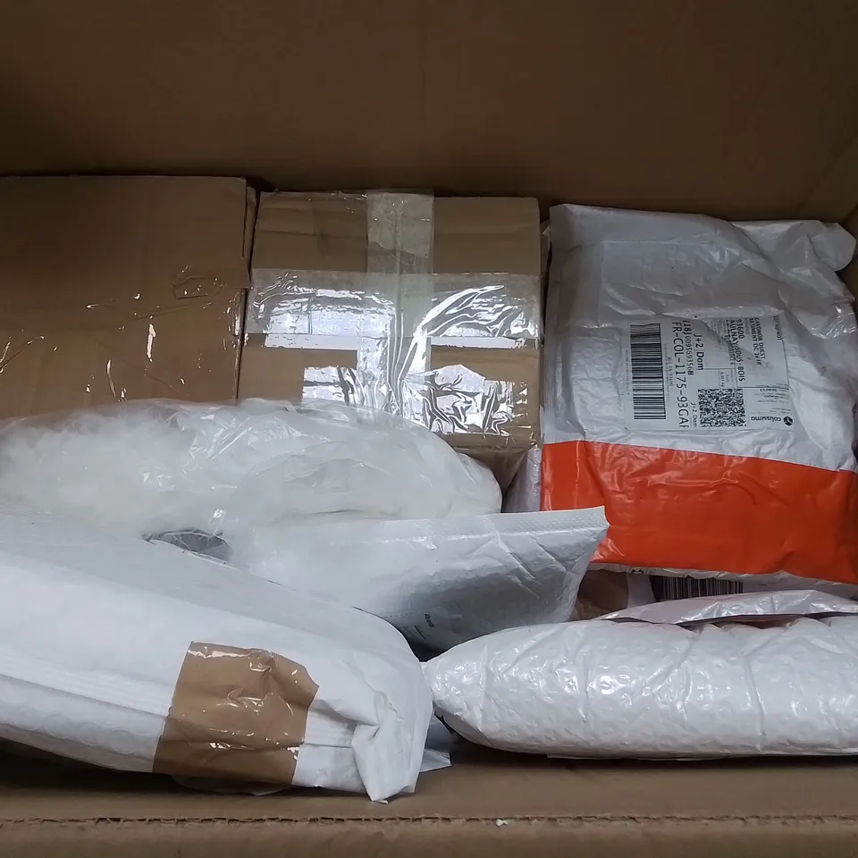 LOT OF 14 ASSORTED LIGHTING ITEMS TO INCLUDE FEATHER SHADES AND GEO SHAPED