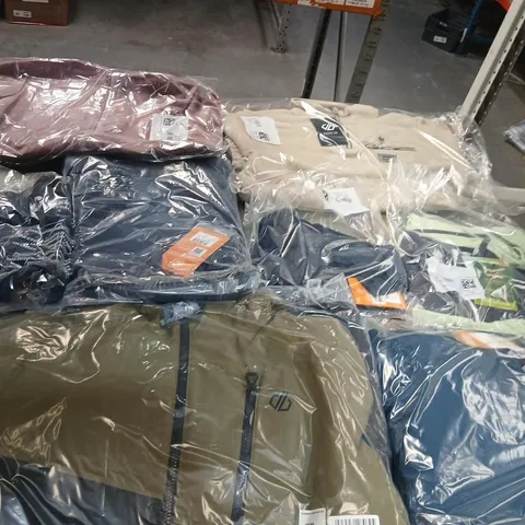 APPROXIMATELY 20 ITEMS OF ASSORTED REGATTA/DARE2B CLOTHING AND ACCESSORIES