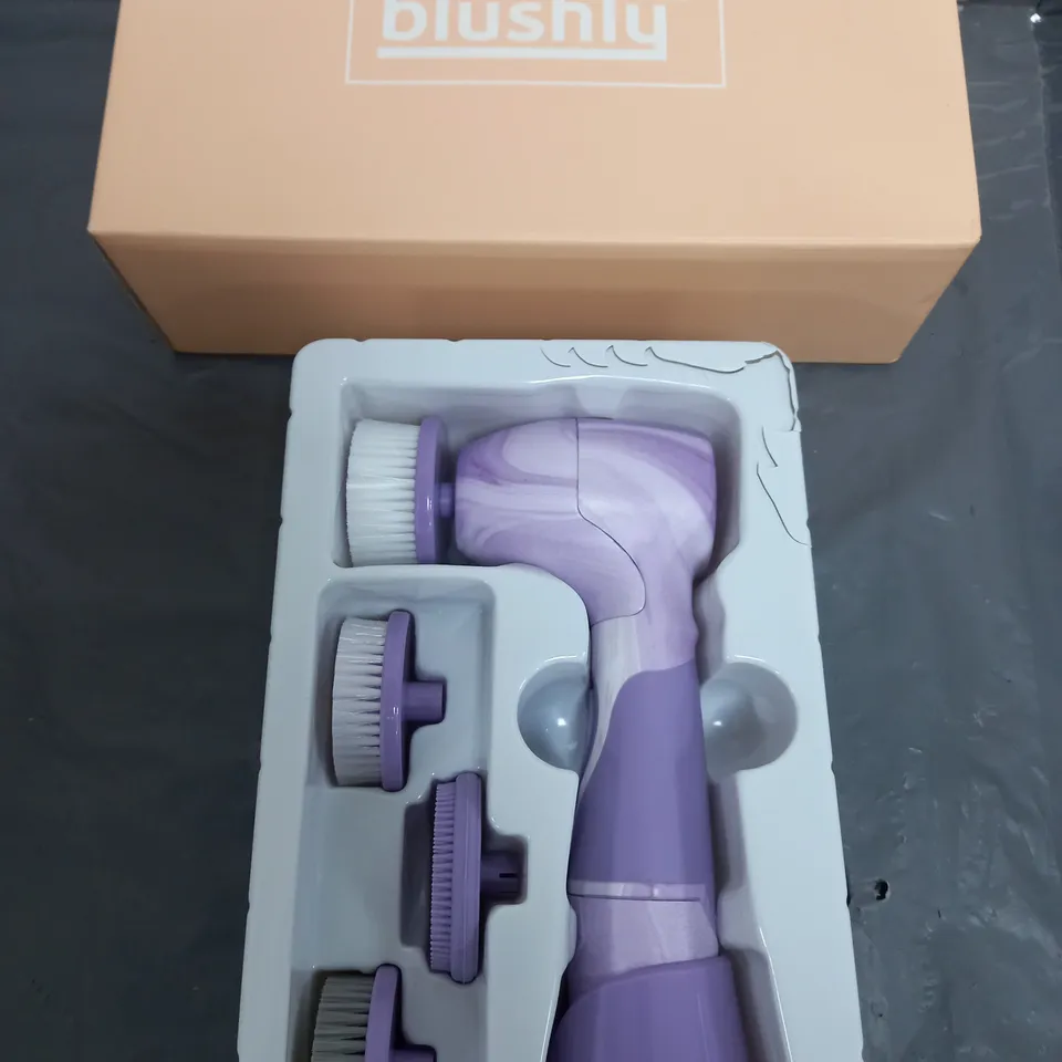 BLUSHLY CLEANSING & EXFOLIATING FACE BRUSH