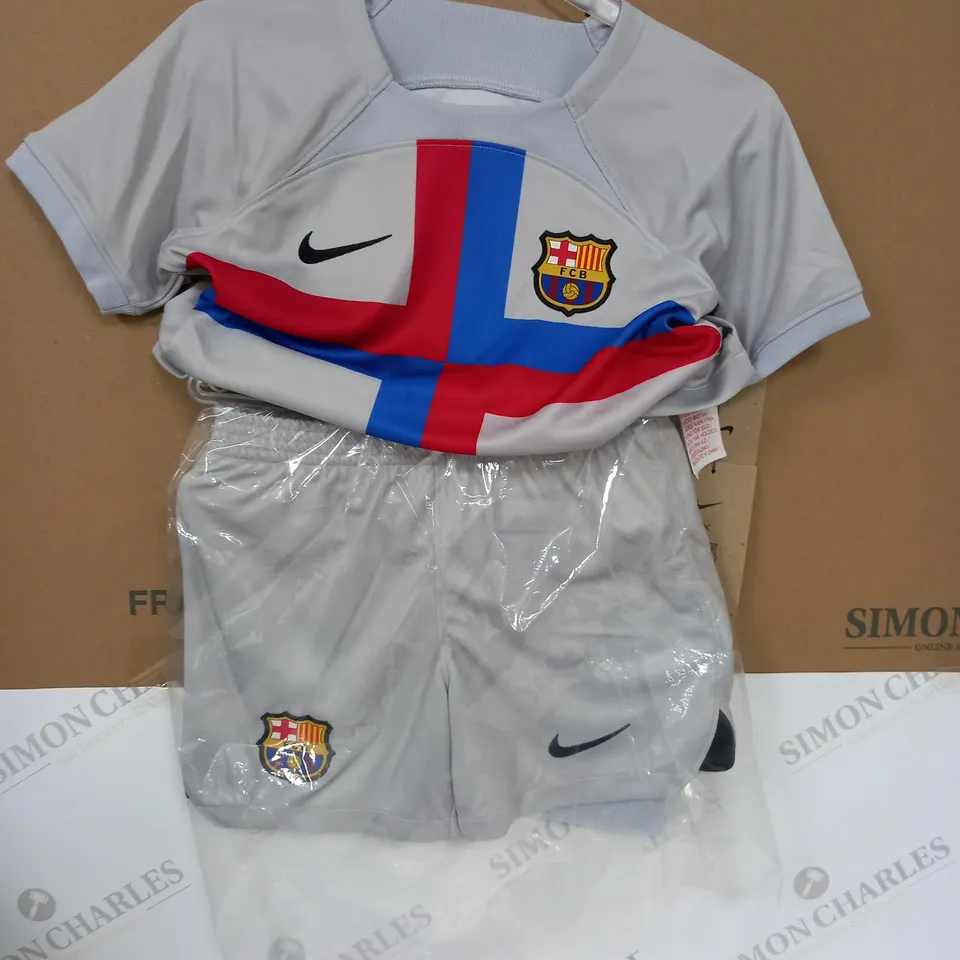 CHILDRENS F.C BARCELONA FOOTBALL KIT - SMALL 