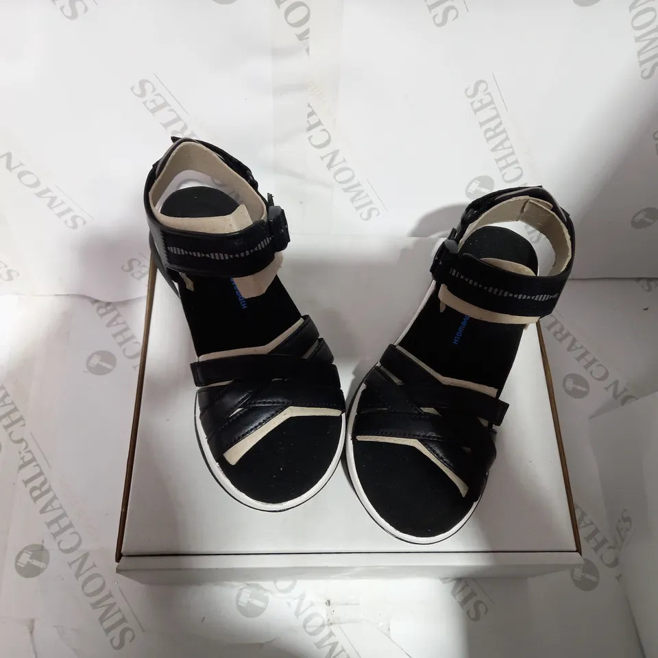 BOXED PAIR OF CLARKS WALKING SANDALS - SIZE 4D 