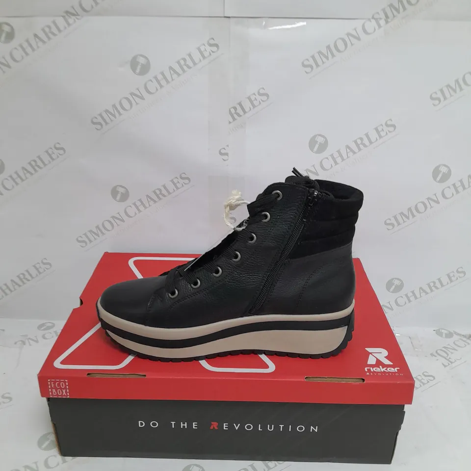 BOXED PAIR OF RIEKER HIGH TOP TRAINERS IN BLACK SIZE 5