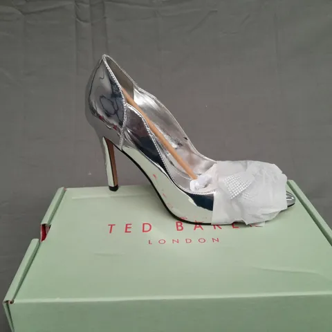 BOXED PAIR OF TED BAKER LONDON ORLILA SILVER UK 5