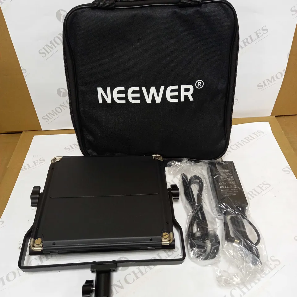 NEEWER 660 LED PANEL LIGHT