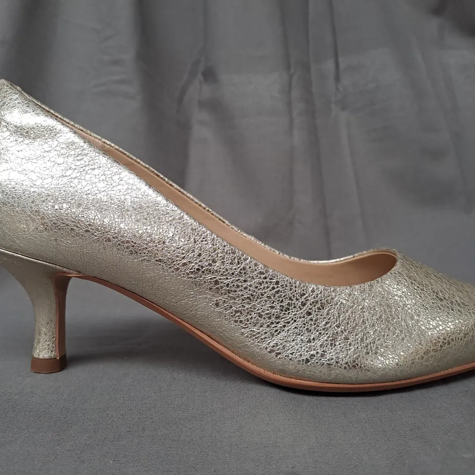 BOXED PAIR OF CLARKS LOW HEELED POINTED TOE SHOES IN METALLIC CHAMPAGNE UK SIZE 6
