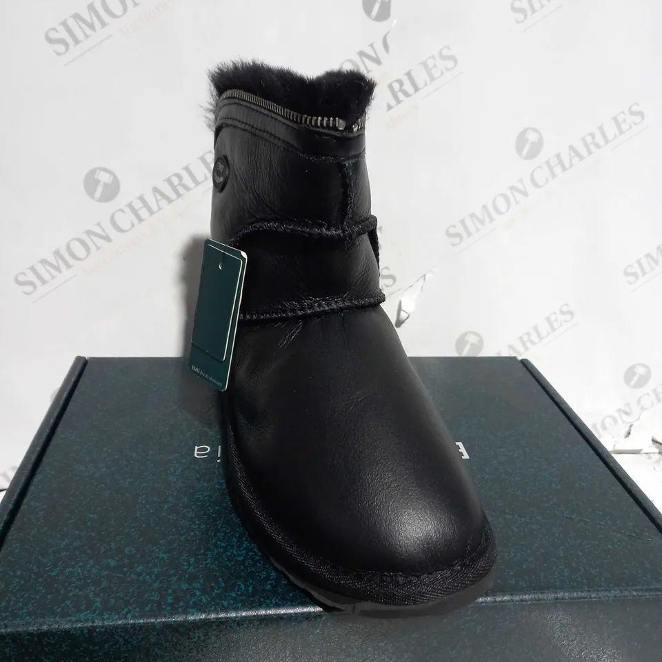 BOXED EMU AUSTRALIA LEATHER BOOTS IN BACK - UK SIZE 4