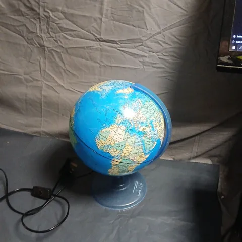 ILLUMINATED EARTH GLOBE ON STAND DESK LAMP