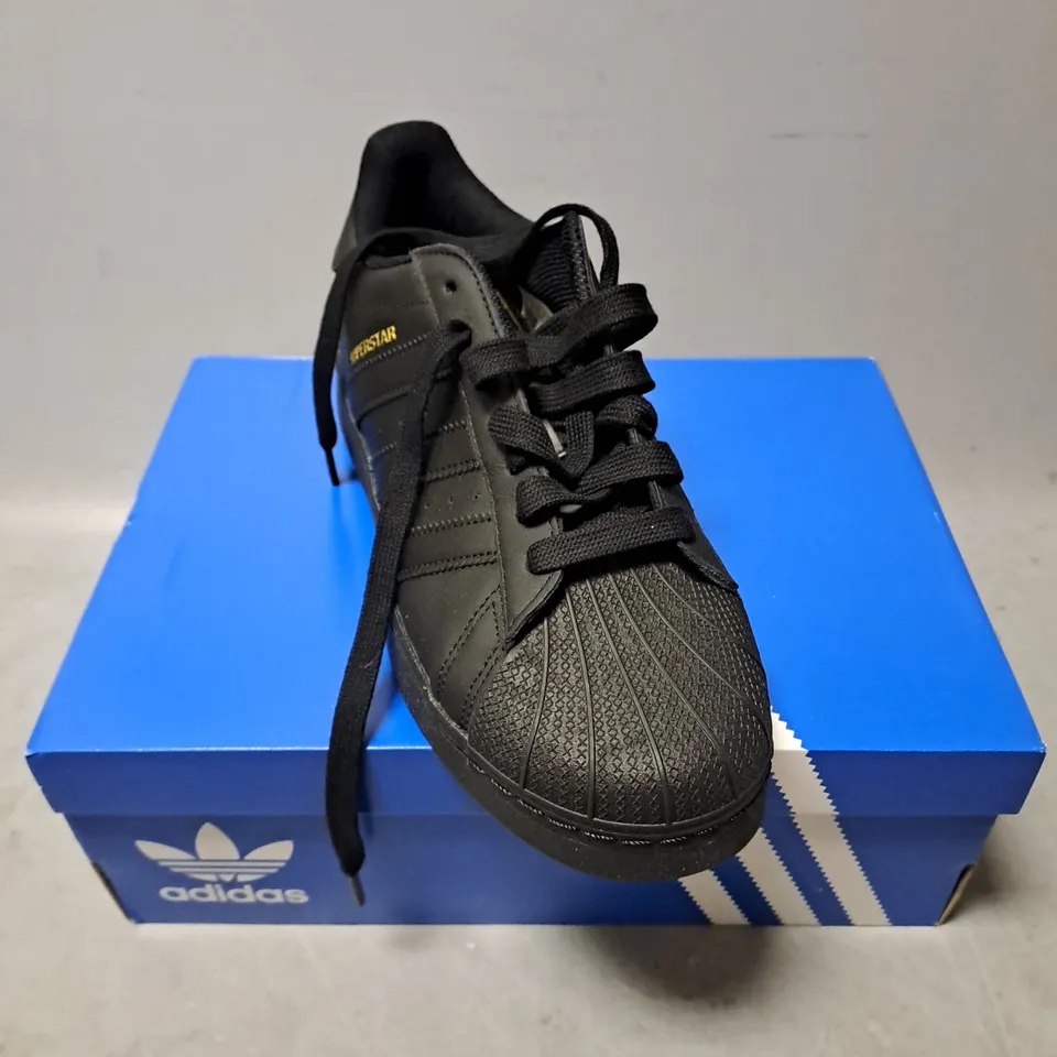 BOXED PAIR OF ADIDAS SUPERSTAR XLG SHOES IN BLACK SIZE 9