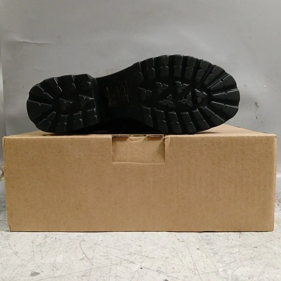 BOXED PAIR OF KOI TENNIN HEART SHOES IN BLACK W. PINK HEARTS SIZE UK 5