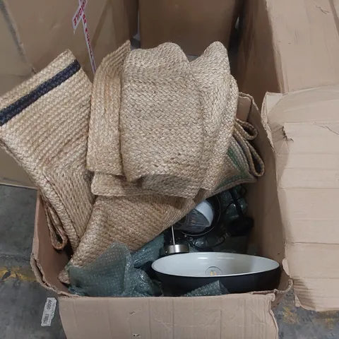 BOX CONTAINING A LARGE ASSORTMENT OF DESIGNER JUTE RUGS AND UNTESTED LAMPS