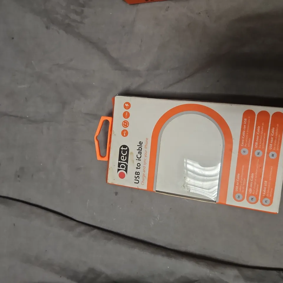 BOX OF ASSORTED ITEMS INCLUDING OBJECT WIRELESS CHARGER PHONE HOLDER & USB ACCESSORIES 