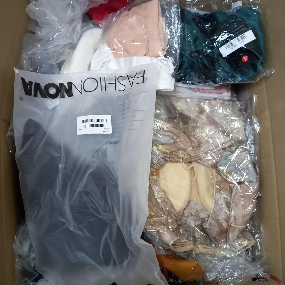 BOX OF APPROX. 50 ASSORTED CLOTHING VARYING IN SIZE/COLOUR/STYLE TO INCLUDE: TOPS, TROUSERS, JUMPERS