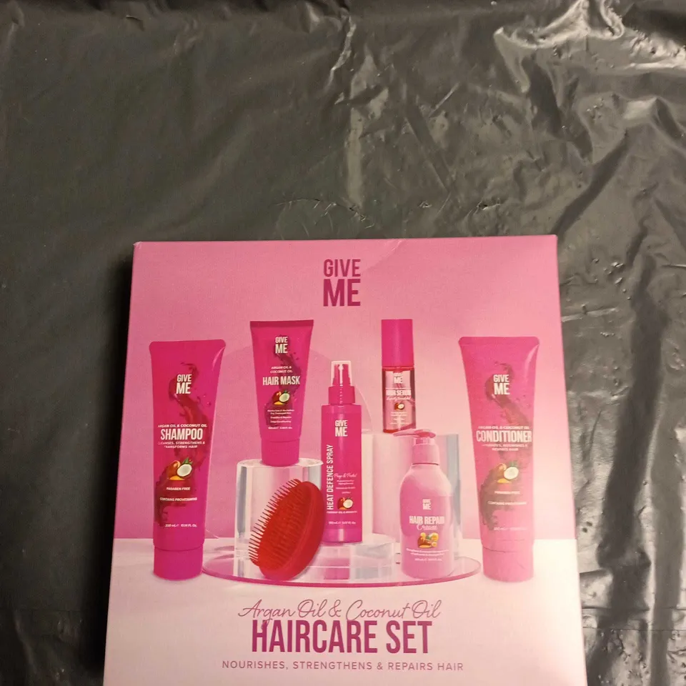 BOX OF APPROXIMATELY 25 GIFT SETS INCLUDING:LYNX BLACK, VASELINE AND GIVE ME HAIR SET