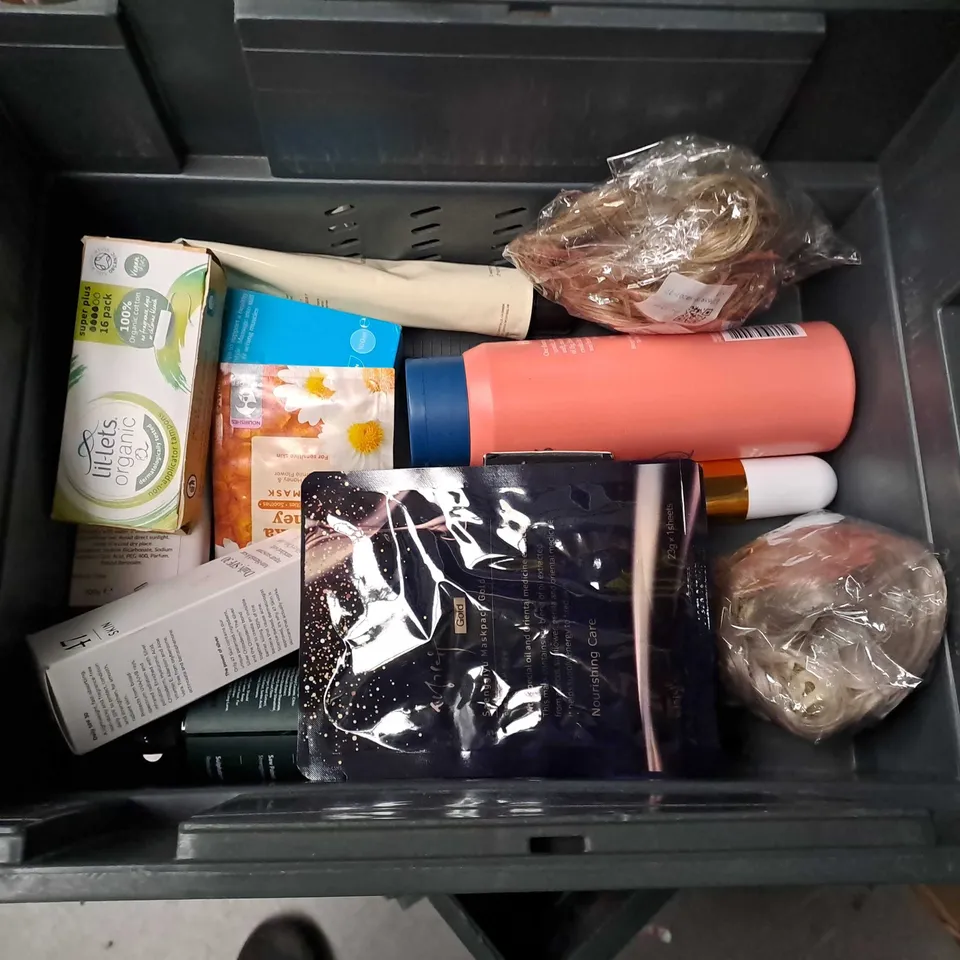 APPROXIMATELY 20 ASSORTED COSMETIC PRODUCTS TO INCLUDE CLAIROL ROOT TOUCH UP, TROPIC FACE CLOTH AND NIVEA DARK SPOT CREAM