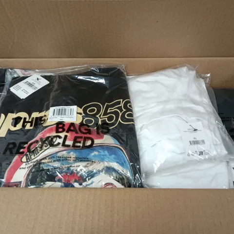 APPROXIMATELY 8 ASSORTED CLOTHING ITEMS IN VARIOUS SIZES, COLOURS & STYLES TO INCLUDE BOX FIT GRAPHIC TEE , LONG SLEEVE SHIRTS , ETC